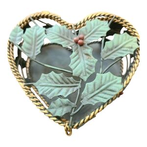 6x5x3 Vintage heart-shaped metal Holly decorated box